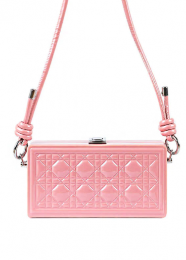 Téglalap alakú kis táska dekoratív mintával, világos rózsaszín