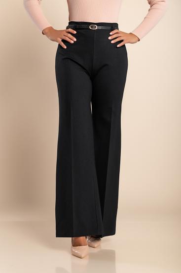 Elegáns nadrág hosszú, széles szárakkal és dekoratív övvel, fekete