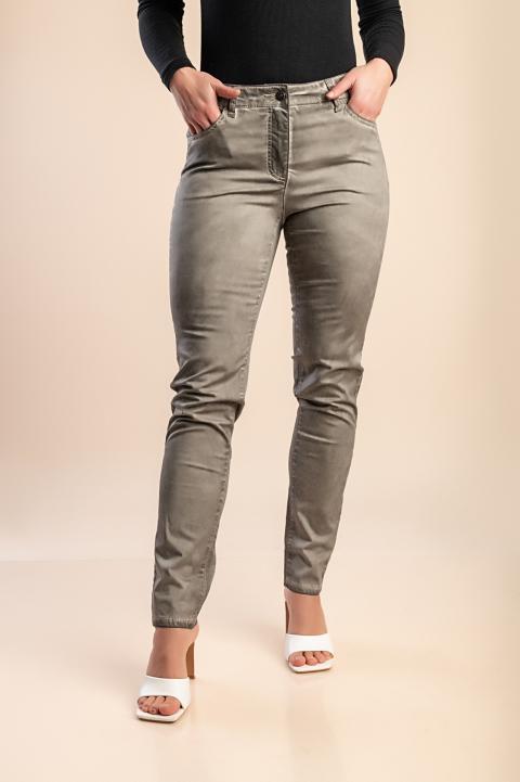 A modell 170 cm magas