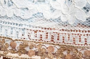 Laza szabású, csipke miniruha dekoratív részletekkel, BANGUI, bézs