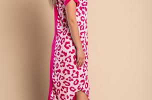 Laza szabású maxi ruha leopárdmintás részlettel, rózsaszín