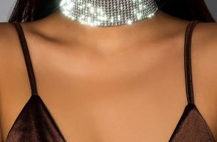 Choker nyaklánc strasszköves részletekkel, ezüstszínű