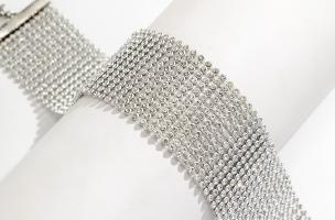 Choker nyaklánc strasszköves részletekkel, ezüstszínű